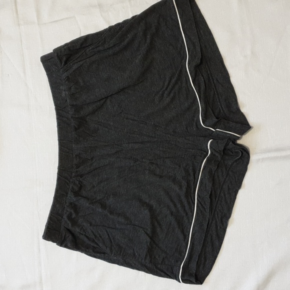 Chloe and Lola Bamboo Short Sleeve and Shorts PJ Set Size M - Picture 2 of 14